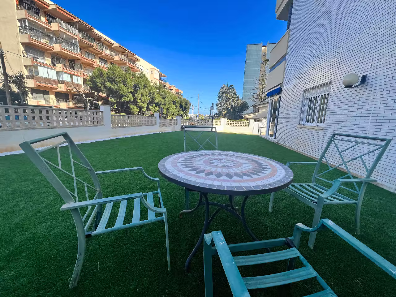 Jardín privado a 100 m del mar - Foto 1